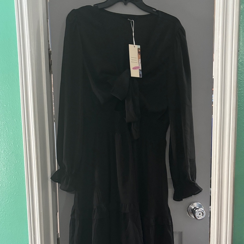 Women's Black Long-Sleeve Tie-Neck Tiered Dress